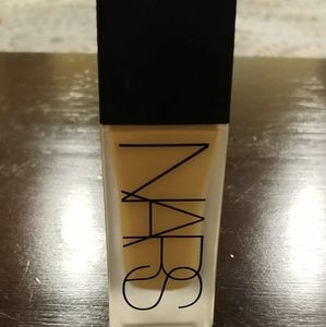 Nars All Day Weightless Luminous Foundation
